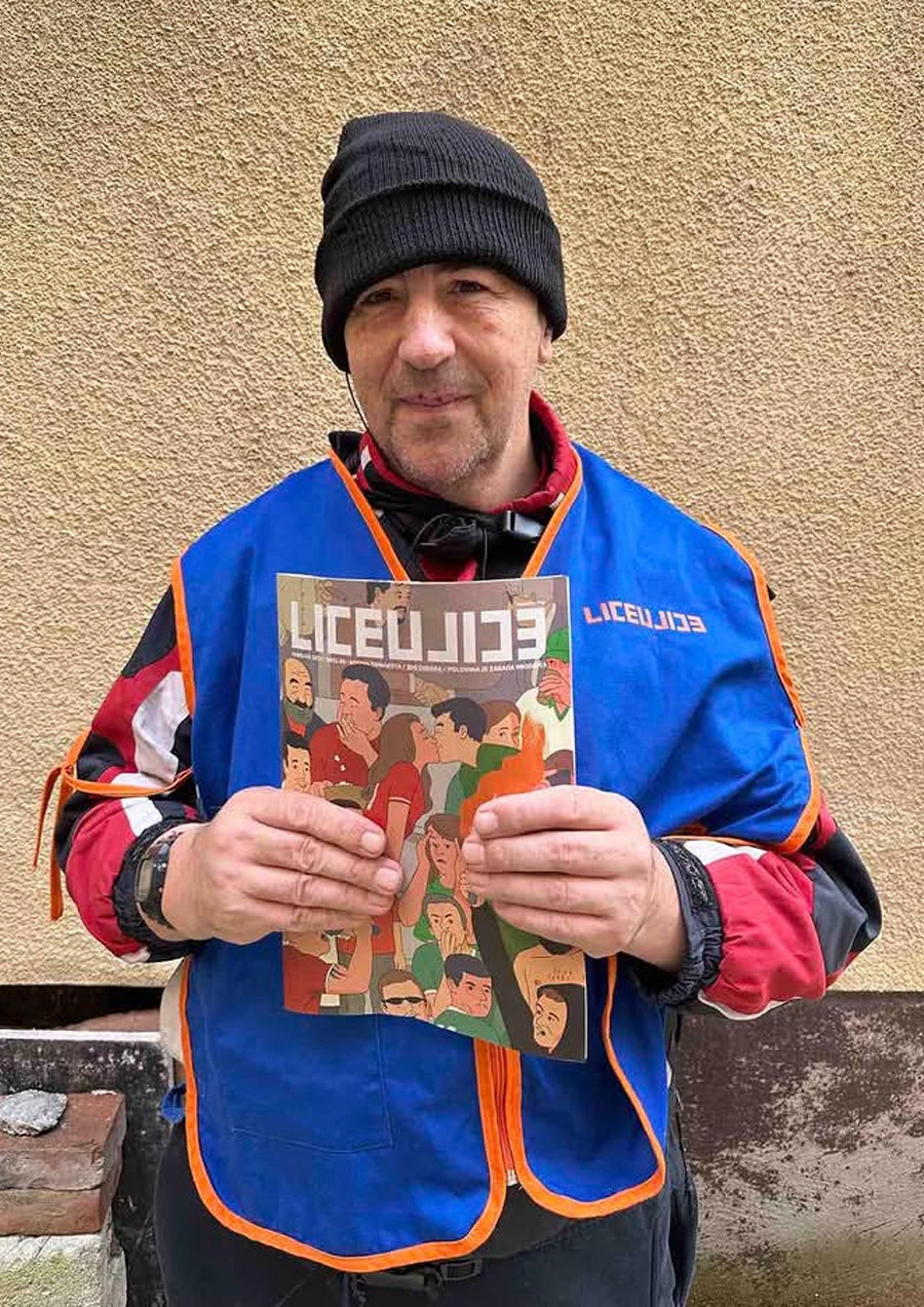 Liceulice #89:
Watching football - Image 2b